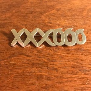 Sterling Silver hugs & kisses pin